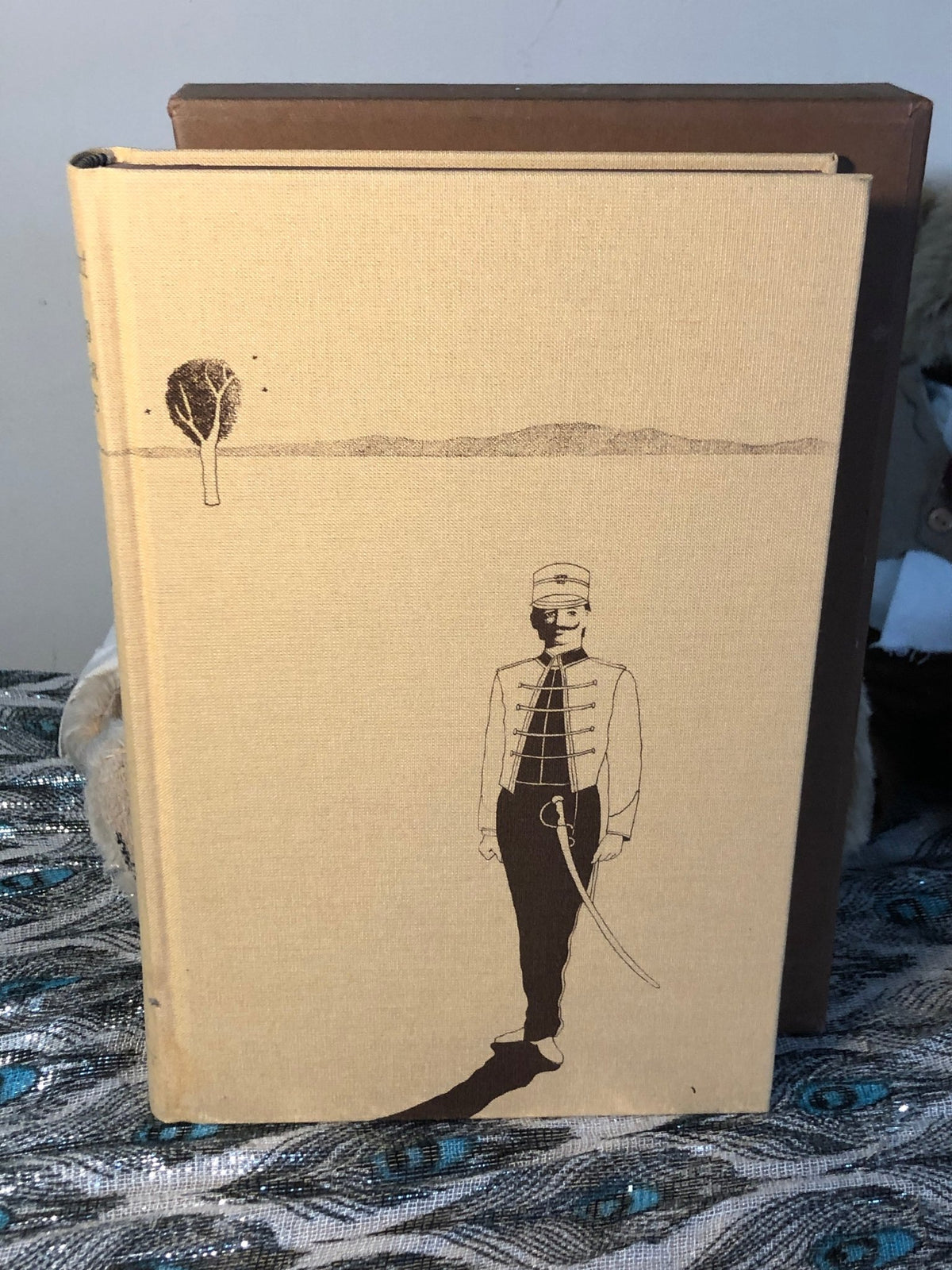 Bed 29 and Other Stories — Guy de Maupassant, Folio Society — view 3